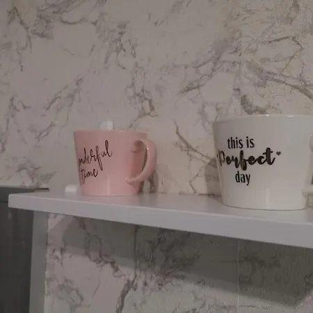 Centrally-located Near The Sea Garden Lägenhet