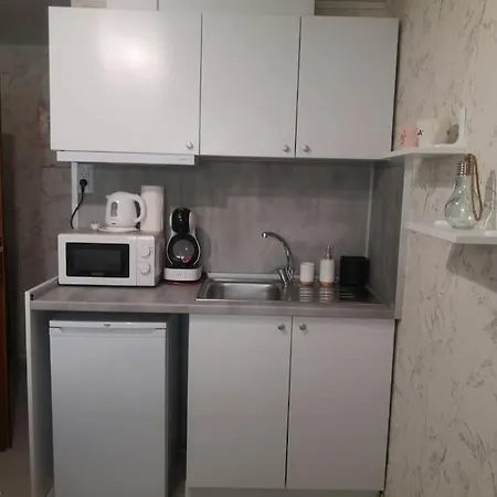 Centrally-located Near The Sea Garden Apartment