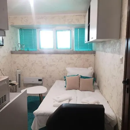 Apartment Centrally-located Near The Sea Garden
